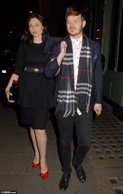 Lead vocalist for the english indie rock band theaudience who is also a solo artist who sang heartbreak (make me a dancer). Sophie Ellis Bextor Enjoys Date Night With Husband Richard Jones Daily Mail Online