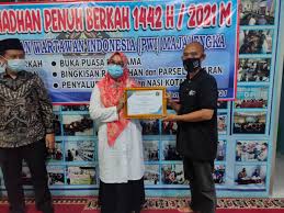 Tarikh untuk melihat atau mencerap anak bulan zulhijjah adalah pada lewat petang hari yangakan dikemaskini (selasa, 21 julai 2020) bersamaan 29 zulkaedah 1442 hijrah. Tausyiah Santunan Anak Yatim Diskusi Warnai Bukber Pwi Majalengka