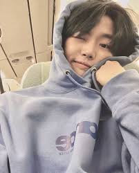 Pentagon Pentagonkpop Hongseok Yanghongseok Selfie Selca Hoodie Wink Smile Cute Soft Boyfriendmateri Pentagon Pentagon Hongseok Hottest Celebrities