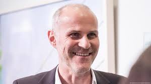 Income guarantee for the Swiss?