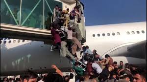 Americans at kabul airport gates urged by us embassy in afghanistan to there are currently 5,200 u.s. Chaos And Gunfire At Kabul Airport As Taliban Take Over The City Cnn Video