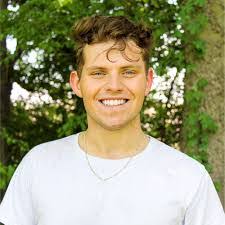 Layne Elliott's Instagram, Twitter & Facebook