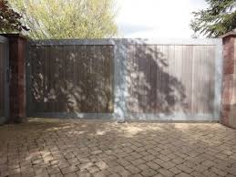 Portail Contemporain En Acier Galvanise Et Bois Portail Jardin Jardins En Bois Portail Bois