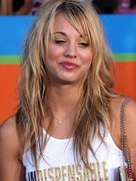 Ein pony kann perfekt auf die gesichtsform abgestimmt werden. Stufenschnitt Lange Haare Mit Pony Haare Lange Langhaarfrisurenstufig Mit Pony Haarschnitt Lange Haare Frisuren Lange Haare Stufen Lange Haare Mit Pony