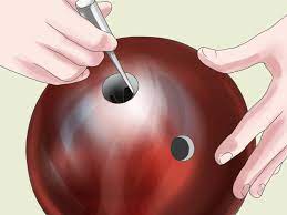 Pegang bola voli dengan kedua tangan dan berada di depan tubuh. Cara Memegang Bola Bowling 10 Langkah Dengan Gambar Wikihow