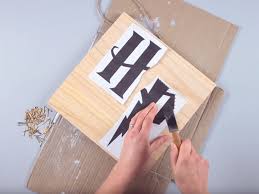 Les produits sous licence officielle de rubie sont testés et répondent à toutes les normes. Tuto Harry Potter Realisez Une Decoration En String Art