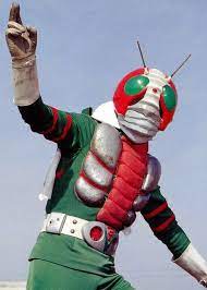 歩き目です arukime01 仮面ライダーv3 と言うか ストロンガーまでの の凄さは 必ずしも立体向きではない原作者のイラストをアレンジして 見栄えのする３dに解凍した造形師 前澤範 のセンスだと思うのよ 造形やってる人は 自分ならこのデザイン画でこ 仮面