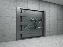 Découvrez nos portes de garage disponibles dans de nombreux matériaux et types d'ouverture pour répondre à tous les besoins d'habitat neuf ou en rénovation. 10 Porte De Garage Blindee Ce Que Vous Devez Savoir Locker Storage Doors Door Handles