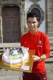 Wasn't the only guest at his dad's 31st birthday party. Pictures On Cristiano Ronaldo Birthday Cake