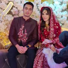 Malam berinai berseri2 bakal pengantin ah tahniah #nelydiasenrose dan bakal suami.hehehe #sibling #malamberinai #nelydiasenrose #myotherhafeznel #selamatpengintinbaru. Foto Sekitar Majlis Malam Berinai Zahirah Macwilson Aiman Hakim Ridza Dengan Tema Bollywood
