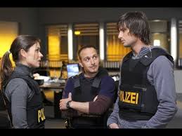 Sanal karakter suikastını gerçek bir cinayet izlediğinde, jenny gerçek bir tehlike altına girer. Download Kobra Takibi Alex Jenny 3gp Mp4 Codedwap