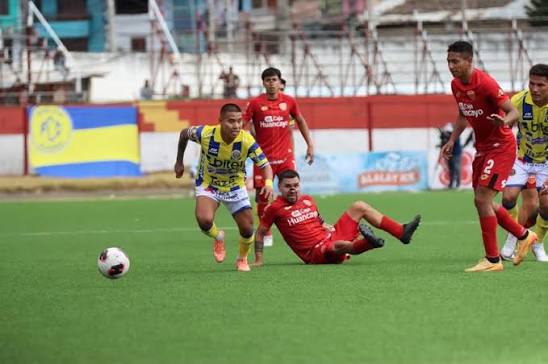LAS DOS CARAS DE LA MONEDA 🥳😢. Sport Huancayo venció 2-0 a FC Cajamarca  en el Estadio Héroes de San Ramón, que hunde a los cajamarquinos en la zona  de descenso. 🔥