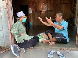 We did not find results for: Charitable Ustaz Donates Essential Food Items To Elderly Chinese Uncles Aunties During Mco World Of Buzz