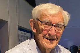 Tributes to founding QMC principal Dr Eric Macfarlane