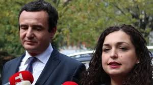 Albin kurti dhe vjosa osmani do të paraqiten sonte bashkë në ekran, te mediet të afërta me ta. Vjosa Osmani Dhe Albin Kurti Therrasin Konference Te Perbashket Per Media Lajmi Net