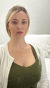 Yep, it's too cold outside. 🩷🥶