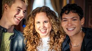 Nu har de lämnat över ”Young royals” till fansen