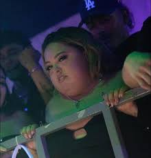 Things a gym rat does between sets x 🤣🤣🤣 WHICH ONE ARE YOU? 1 Hands