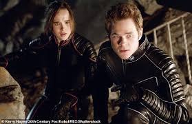 He first became known for his role in the series pit pony, for which he won a young artist awa. Ian Mckellen Reveals He S So Happy His X Men Co Star Elliot Page Came Out As Transgender Aktuelle Boulevard Nachrichten Und Fotogalerien Zu Stars Sternchen