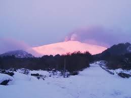 Its impressive size ( more than 3327 meters high with an average basal diameter of 40 km) overlooks the whole region. The Climate Of Etna Etna Experience