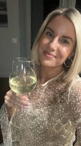 Dating in your late 30s after divorce and having to do the whole “meet the  parents” thing is…interesting 😆😜 , #datingafterdivorce #meetmyboyfriend  #winetime #sauvblanc