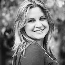 Jeanine Yoder's Instagram, Twitter & Facebook