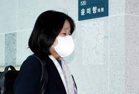 윤 의원, 최근 인스타그램에 지난 7일, 지인들과 와인을 마신 사진. ì´í‹€ ì¶œê·¼ ë„ìž¥ ì°ë˜ ìœ¤ë¯¸í–¥ ì´í•´ì°¬ ëŒ€í'œì™€ 1ì‹œê°„ ë©´ë‹´ ì¢…í•© ì¡°ì„ ë¹„ì¦ˆ