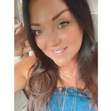 Tina Derbish's Instagram, Twitter & Facebook