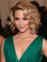 This hairstyle demonstrates the wisdom on how to curl short hair. 40 Best Short Curly Hairstyles Curly Hair Styles Chin Length Hair How To Curl Short Hair