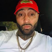 Juan Huggins's Instagram, Twitter & Facebook