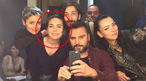 After completing his undergraduate education at the department of buse varol participated in miss turkey beauty contest organized in 2012 with the. Alisan Gonlunu Rol Arkadasi Buse Varol A Kaptirdi Haberler Magazin