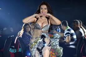 بالصور.. دينا ببدلة رقص مثيرة مع سعد الصغير | نيوز 24