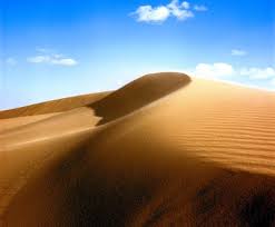 Die stadt liegt im osten des landes in einer hügeligen landschaft in mehr als 600 m höhe über dem meeresspiegel, etwa 60 km südlich des mittelmeers. Hauser Exkursionen Algerien Durch Oasen Und Schluchten Des Tassili Zu Den Dunen Des Tadrart Nr 133643