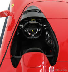 Los ferrari monza sp1 y ferrari monza sp2 son dos de esos coches que pasarán a la historia como rara avis por muchos motivos. Looksmart Ls18 021b Masstab 1 18 Ferrari Monza Sp1 2018 Con Vetrina With Showcase Rosso Magma Red Met