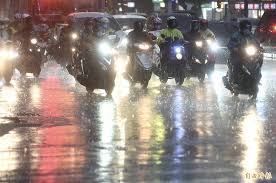 為什麼下雨天路上有很多蚯蚓呢？ msc, trad.为什么下雨天路上有很多蚯蚓呢？ msc, simp. wèishénme xiàyǔtiān lùshàng yǒu hěnduō qiūyǐn ne? Crtvmgnwbevhlm