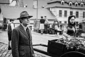 Nabarvené ptáče je koprodukční film režiséra václava marhoula z roku 2019 podle stejnojmenného románu polského spisovatele jerzyho kosińského z roku 1965. Recenze Je Nabarvene Ptace Bilou Vranou Mezi Ceskymi Filmy Filmserver Cz