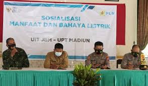 Kabupaten bojonegoro adalah salah satu kabupaten di provinsi jawa timur, indonesia, dengan ibu kota bojonegoro. Antisipasi Penerbangan Balon Udara Saat Ramadan Pln Sosialisasi Sistem Kelistrikan Harianbangsa Net