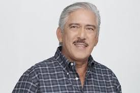 Left Challia Bull; right Tito Sotto III, a Filipino former senator and TV  host. Coincidence? I think not!