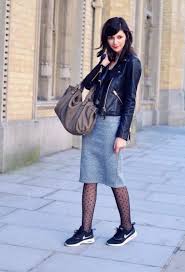 Black And White Polka Dot Dress With Black Tights Polka Dots Tights Grey Skirt And Sneakers Vestidos Con Tenis Vestido Con Medias Estilo Femenino