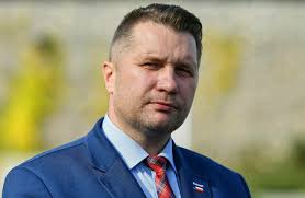 This is an adamant civic call for an official boycott and forthright ostracism of the current minister of education and science of the republic of poland, mr. Minister Edukacji Odpowiedzial Na Zarzuty Tuska