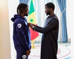 Le Président de la République, Son Excellence Bassirou Diomaye Faye, a reçu  ce mardi 24 décembre 2024, en audience, Omar Kane, alias Reug Reug,  champion du monde de MMA, et Mouhamed Tafsir