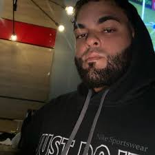 Quisiera pasar este fin de semana tan feliz como Pamela Noa en la foto 🥲.  Pam, ese jacket no se lava 😂 Wisin 🙏🏻Legendario 💪🏻 #LaMega