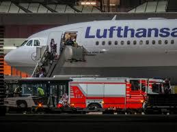 Oakb), also known as hkaia, is located 5 kilometres (3.1 mi) from the city centre of kabul in afghanistan. Flughafen Frankfurt Gerettete Aus Afghanistan Berichten Uber Chaos In Kabul Es Ist Schrecklich Frankfurt