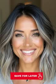 Lola Lyons (lolalyons)