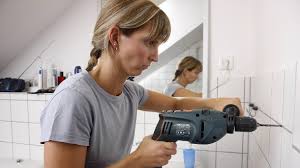 Lautstarke arbeiten wie hämmern, bohren und sägen sollten nicht vor 7.00 uhr und nicht nach 19.00 uhr durchgeführt werden. Anleitung Locher Richtig In Fliesen Bohren