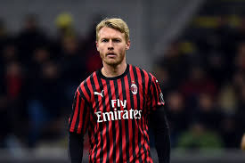 Simon kjær is currently playing in a team milan. Ovsi19i1ym6bem