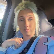 Evelyn Stock's Instagram, Twitter & Facebook