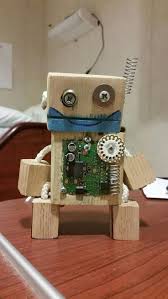 Was Holzschrott Holzschrauben Altes Seil Und Ein Gebrochenes Glucos Kinder Basteln Holz Projekte Aus Altholz Holzbearbeitung Handwerk