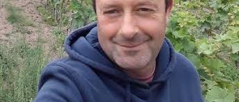 Cédric a dormi 10 nuits dans son vignoble pour sauver sa récolte à  Comblain-Fairon