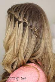 Wie Man Einen Wasserfall Braid Macht Braid Einen Macht Wasserfall Geflochtene Frisuren Frisur Ideen Wasserfall Frisur Anleitung
